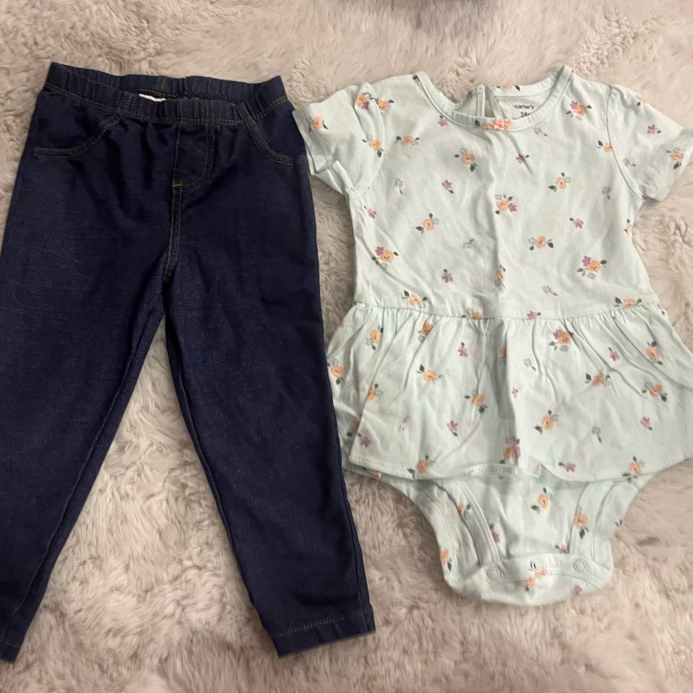 Carter's ⭐️Mint Floral Onesie Set.